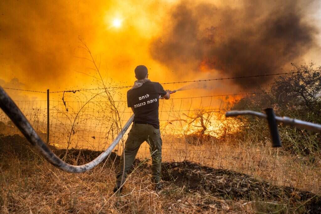 שרפה סמוך למושב אניעם ברמת הגולן, כתוצאה מטילי חיזבאללה, קיץ 24'. | שי ידאל אל פורת שרפה סמוך למושב אניעם ברמת הגולן, כתוצאה מטילי חיזבאללה, קיץ 24'. | שי ידאל אל פורת