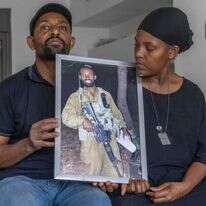 "עמנואל לא אמר לנו שהוא בעזה. הוא אמר לנו 'אני במחשבים'". ממיי ואנדייהו פלקה. | יוסי אלוני