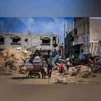 תושבי רצועת עזה מתפנים מחאן יונס. | עאבד ראחים חאטיב, פלאש 90