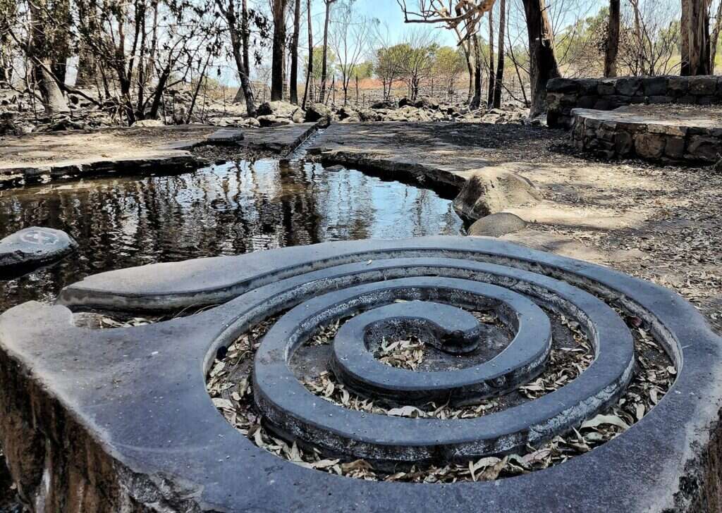 מעיין סלוקיה (קצבייה) ברמת הגולן, לאחר שרפה כתוצאה מירי חיזבאללה. | יפעת פלד מעיין סלוקיה (קצבייה) ברמת הגולן, לאחר שרפה כתוצאה מירי חיזבאללה. | יפעת פלד
