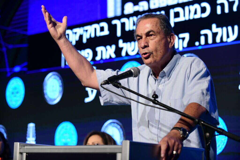 גדעון לוי. | תומר נאומברג - פאלש 90