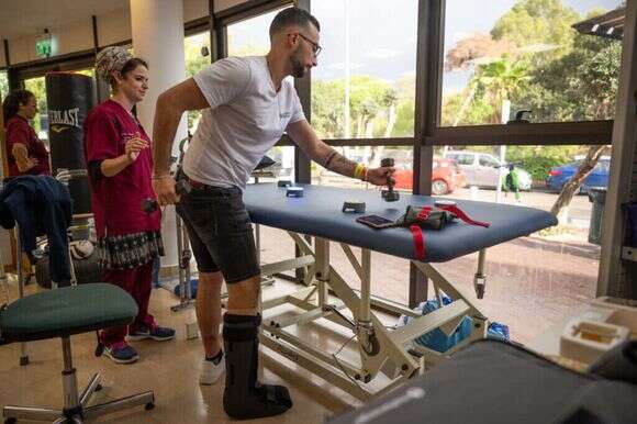 פצועי צה"ל בתרגילי פיזיותרפיה במרכז השיקום בבית החולים שיבא | גטי אימג'ס