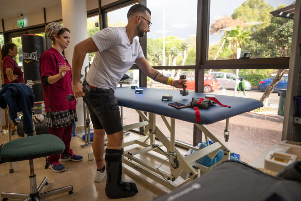 פצועי צה"ל בתרגילי פיזיותרפיה במרכז השיקום בבית החולים שיבא | גטי אימג'ס