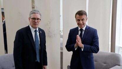 ראש ממשלת בריטניה, קיר סטארמר ונשיא צרפת, עמנואל מקרון | AFP