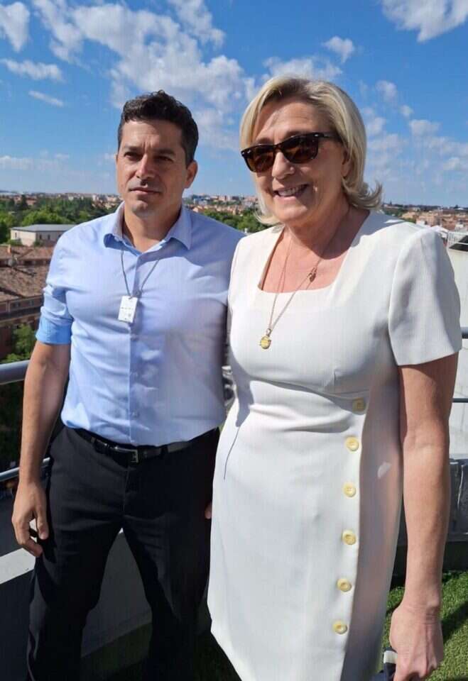 שיקלי עם מארין לה־פן