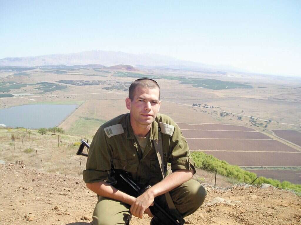 "האמת היא שהתחלתי עוד לפני שבניה נהרג. אבל אז הייתי רק באה ושותקת". רב־סרן בניה ריין ז"ל. | באדיבות המשפחה