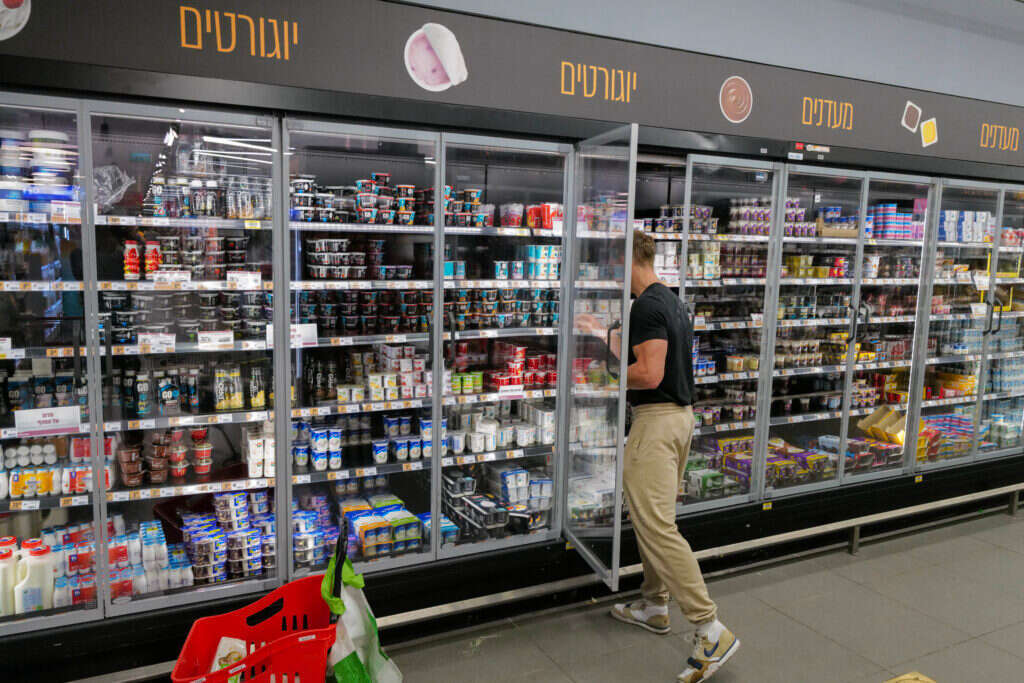 יש סוגי מזון הנמכרים ברשתות השיווק, שאינם עומדים בתקן האירופי ולא ניתן יהיה עוד לשווקם. סופר בישראל. | מיכאל גלעדי - פלאש90 יש סוגי מזון הנמכרים ברשתות השיווק, שאינם עומדים בתקן האירופי ולא ניתן יהיה עוד לשווקם. סופר בישראל. | מיכאל גלעדי - פלאש90