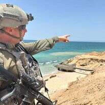 דוקטורט במלחמה. אל"מ יאיר צוקרמן בחוף רפיח. | חגי סגל