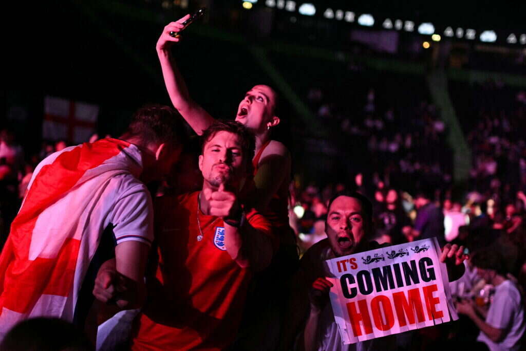 מאמינים שאפשר ללכת עד הסוף. אוהדי אנגליה. | Oli SCARFF / AFP