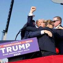 דונלד טראמפ לאחר הירי. | AFP