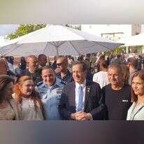 נשיא המדינה יצחק הרצוג לצדו של מפכ"ל המשטרה היוצא, קובי שבתאי, היום