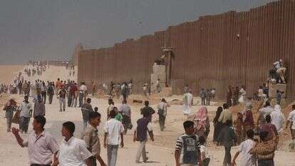 פלסטינים בציר פילדלפי, ספטמבר 2005, זמן קצר לאחר ההתנתקות. | יוסי זמיר, פלאש 90