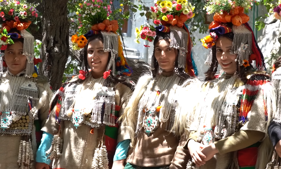 בנות השבט. | מסך מיוטיוב