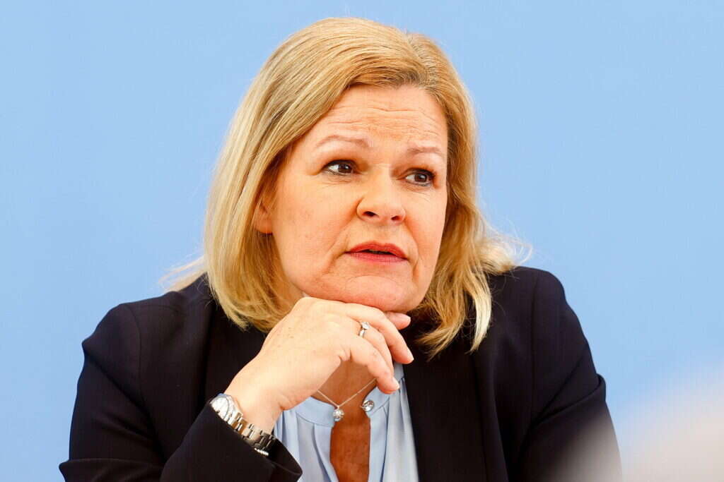 ננסי פזר, שרת הפנים של גרמניה. | EPA/FILIP SINGER