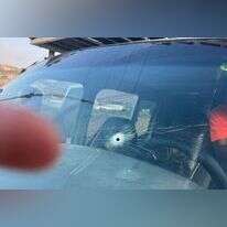 מקום פגיעת הקליע ברכב בפיגוע הבוקר בבנימין. | מד"א