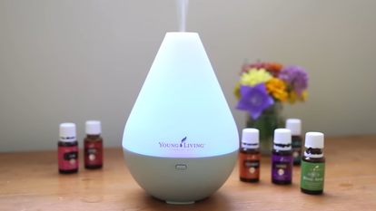 שמנים אתריים, אילוסטרציה. | מסך מיוטיוב