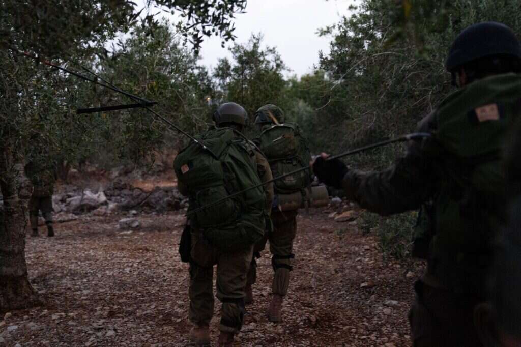 סא"ל איתי לשם עם לוחמיו | דובר צה"ל
