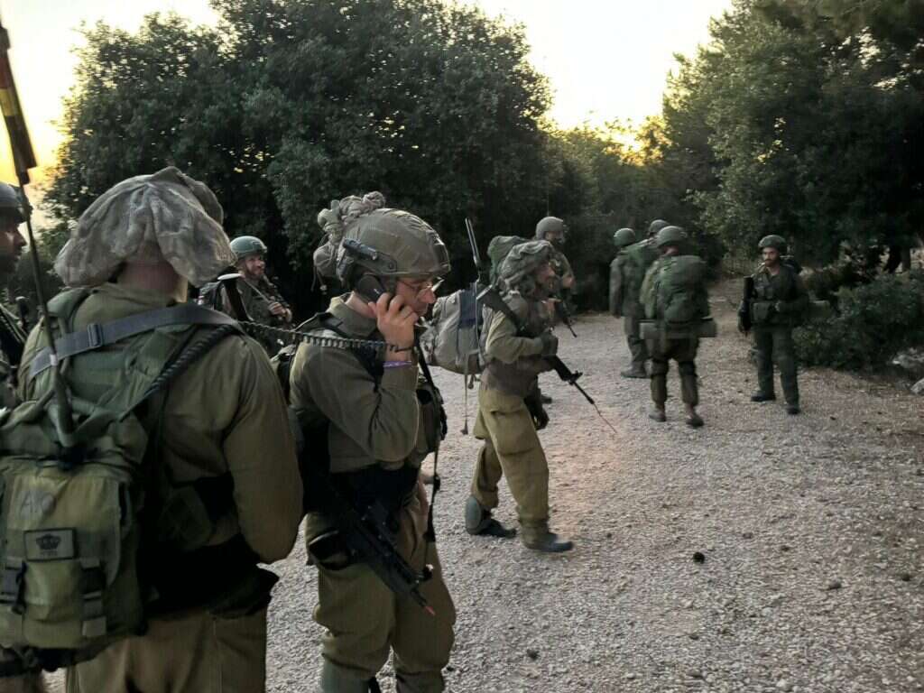 סא"ל איתי לשם עם לוחמיו | דובר צה"ל