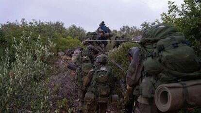 סא"ל איתי לשם עם לוחמיו | דובר צה"ל