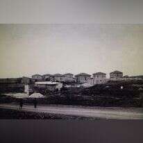 הבתים הראשונים בנווה יעקב. באדיבות משפחת רוטשילד