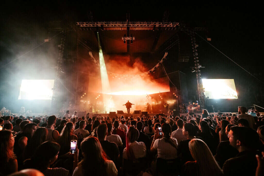 ההופעה בקיסריה של עקיבא תורג'מן. | נאו מדיה ההופעה בקיסריה של עקיבא תורג'מן. | נאו מדיה