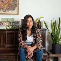 שיפי אלוני. | אביטל הירש. איפור ושיער: מיכל אזאצ'י. סטייליניג: מעיין רתם ברש.