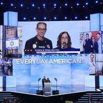 הוריו של החייל החטוף עומר נאוטרה בנאומם בוועידת המפלגה הרפובליקנית במילווקי. | רויטרס