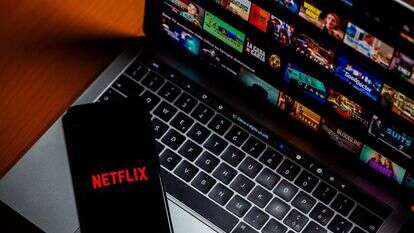 גם אם "מס נטפליקס" יעבור, קשה להאמין שכך יהיה עם ביטול הפטור ממע"מ על רכישות קטנות באינטרנט. | שאטרסטוק