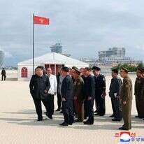 מנהיג צפון קוריאה, קים ג'ונג און, בסיור באתר התיירות הגדול במדינה שייפתח בקרוב. | KCNA VIA KNS / AFP