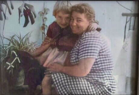 "עם ישראל איבד הרבה נשמות, אני אלד כמה שיותר". שרה ואמה הדסה. | מתוך האוסף המשפחתי