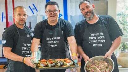 מימין: נדב קמינר, ח"כ מיכאל ביטון וארז אדר. | אייל מרגולין - ג׳יני