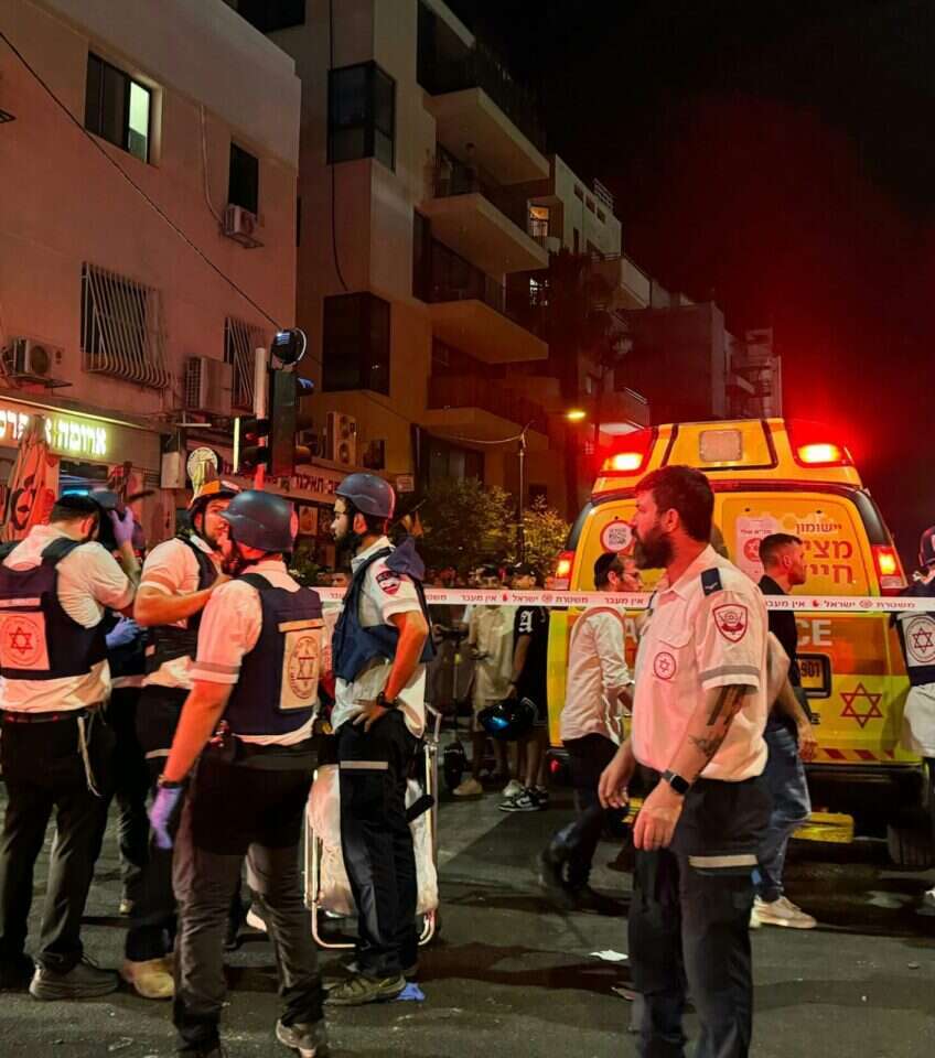 זירת נפילת הכטב"מ בתל אביב. | דוברות מד"א