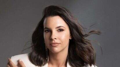 קארה גלי קופצני על נועה רוזין. | שי יחזקאל קארה גלי קופצני על נועה רוזין. | שי יחזקאל