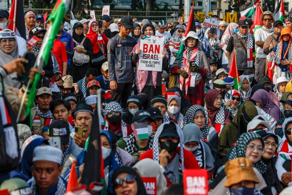 הפגנה נגד השתתפותה של ישראל באולימפיאדה. | EPA