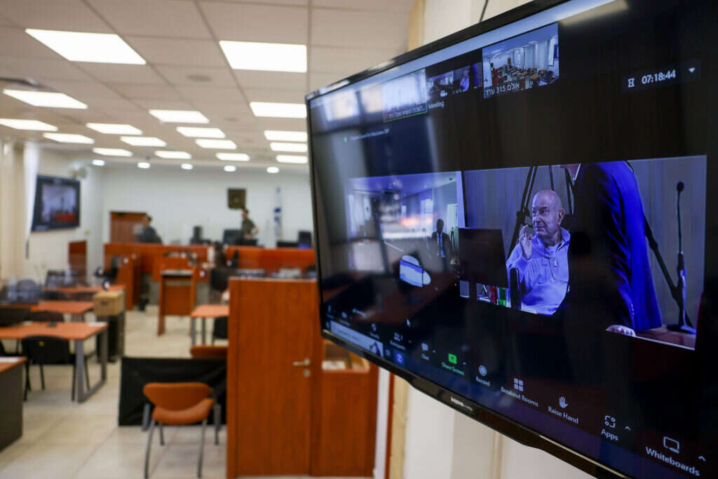 עדותו של ארנון מילצ'ן משודרת בבית המשפט המחוזי בירושלים. | חיים גולדברג - פלאש 90