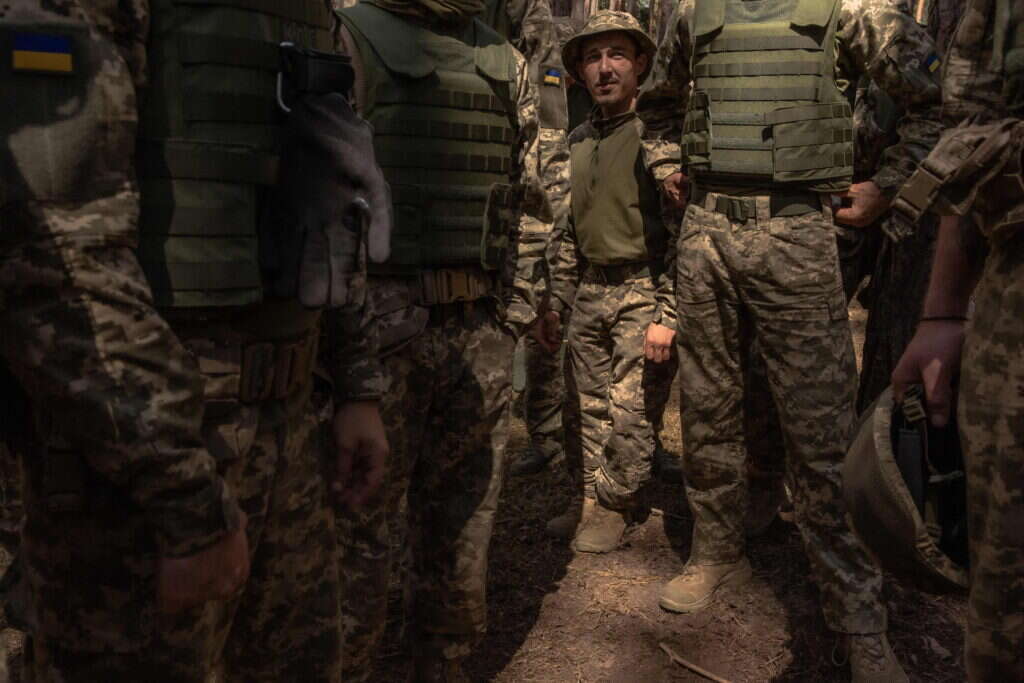 אסירים אוקראינים שהצטרפו לחטיבת התקיפה ה-92 של צבא אוקראינה. | AFP אסירים אוקראינים שהצטרפו לחטיבת התקיפה ה-92 של צבא אוקראינה. | AFP