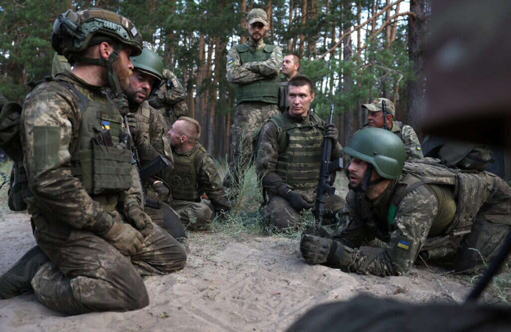 חיילים אוקראינים במהלך אימון באזור הקרבות. | AFP