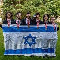 חברי נבחרת ישראל במתמטיקה ופיזיקה. | משרד החינוך ומרכז מדעני העתיד
