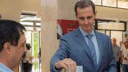 בשאר אל-אסד מצביע בבחירות בסוריה, יולי 24'. | AFP