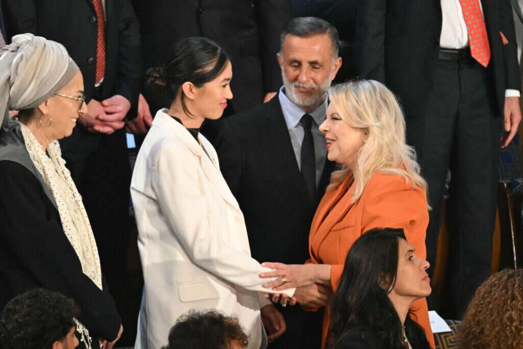 נועה ארגמני ואשת ראש הממשלה נתניהו בקונגרס האמריקני במהלך נאומו של נתניהו. | AFP