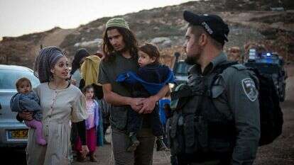 נריה זארוג עם משפחתו ביצהר, נובמבר 2019. פלאש90