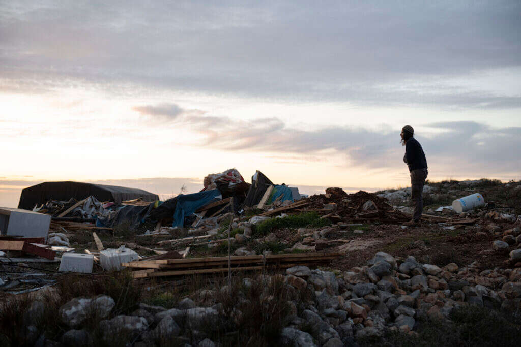 נריה זארוג ליד ביתו ההרוס ב"קומי אורי", ינואר 2020. | שריה דיאמנט - פלאש 90