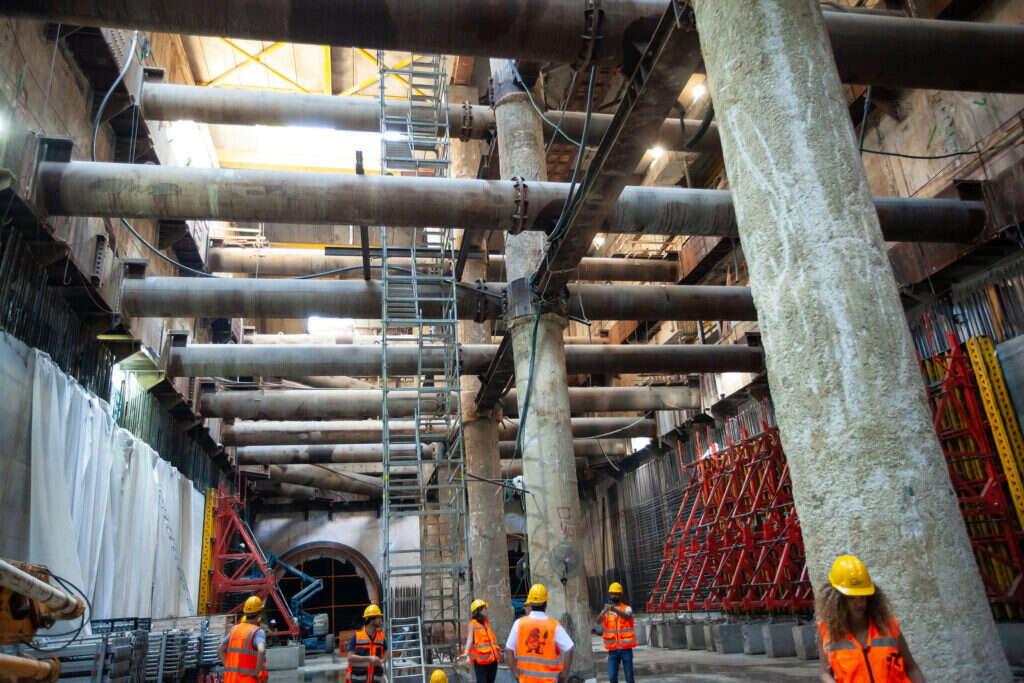 "מדינה מודרנית לא יכולה לשמור שבת באופן מלא ללא עבודות בנייה מסוימות". עבודות הרכבת הקלה בתל־אביב. | משה שי, פלאש 90