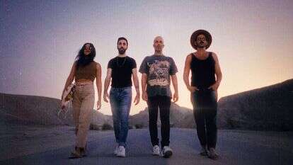 עילי בוטנר וילדי החוץ. | דיגיסטייג'