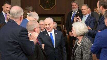 נתניהו בקונגרס האמריקני לאחר נאומו, אמש. | עמוס בן גרשום, לע"מ