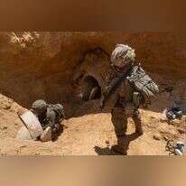 לוחמי צה"ל מחוץ למנהרה בה אותרו גופות חטופים. | דובר צה"ל