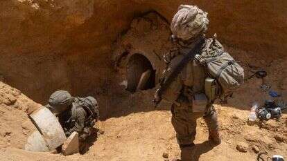 לוחמי צה"ל מחוץ למנהרה בה אותרו גופות חטופים. | דובר צה"ל לוחמי צה"ל מחוץ למנהרה בה אותרו גופות חטופים. | דובר צה"ל