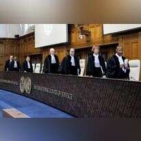 שופטי בית הדין הבינלאומי בהאג לאחר ההכרזה על חלק מההתיישבות בישראל כבלתי חוקית, ביום שישי. | איי.אף.פי