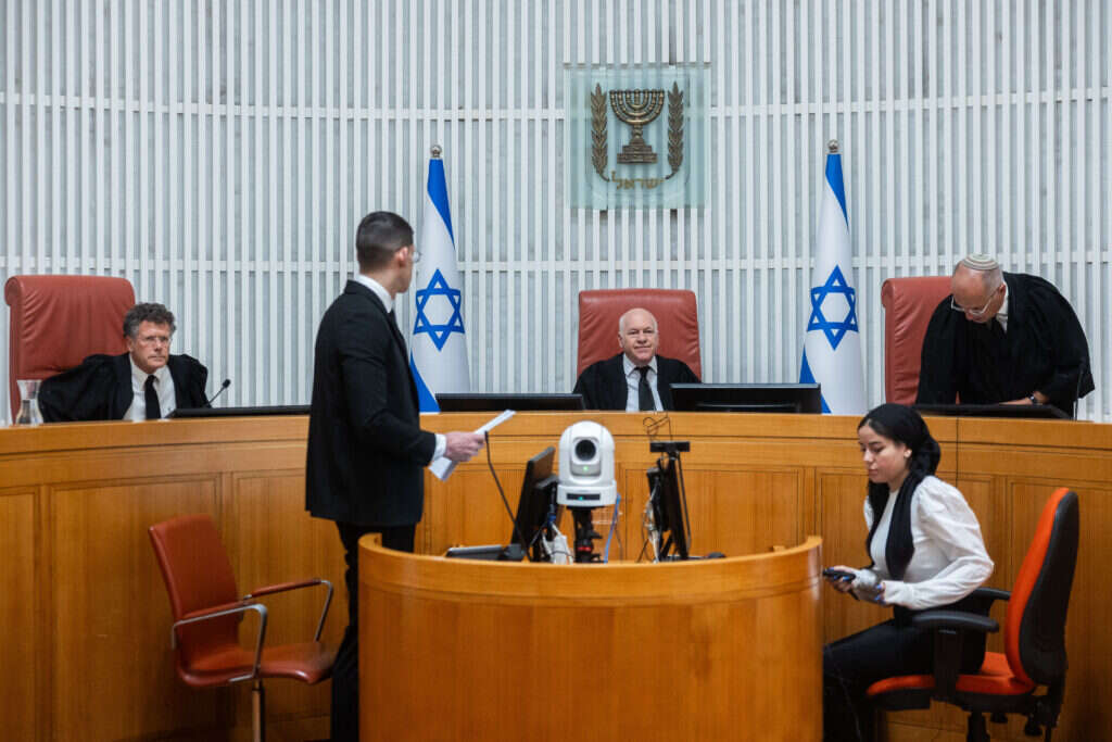 השופטים סולברג, פוגלמן ועמית. | יונתן זינדל, פלאש 90