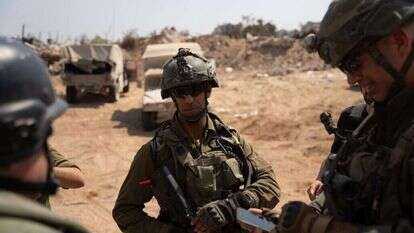 מח"ט אלכסנדרוני גיל ורנר במסדרון נצרים. | דובר צה"ל